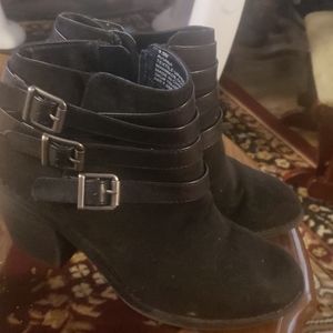 Womans Black 8.5 short heeled boots